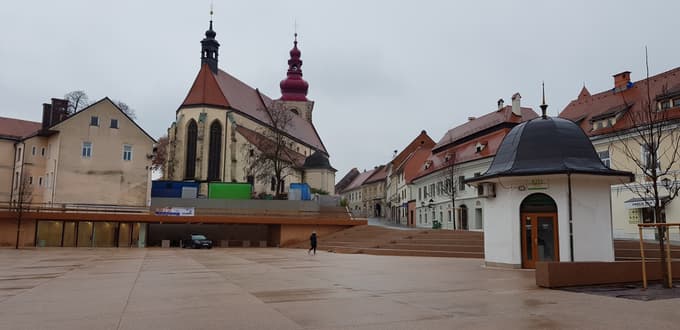 Dela na tržnici zaključujejo, prevzem naj bi občina v večji meri opravila jutri.