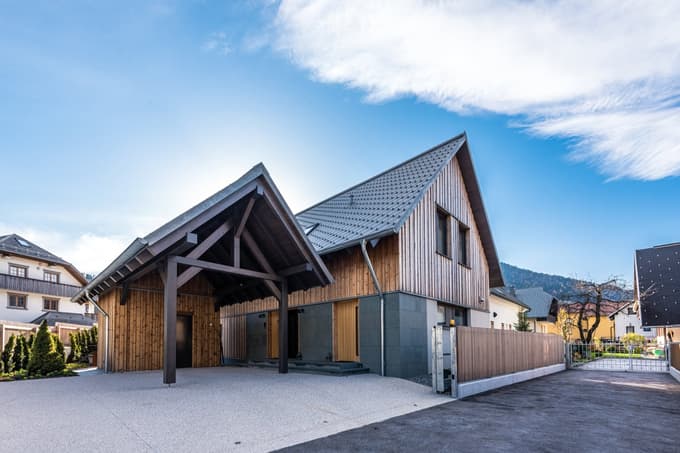 Preden se odločite za leseno fasado, preberite, kateri les je zanjo najbolj primeren