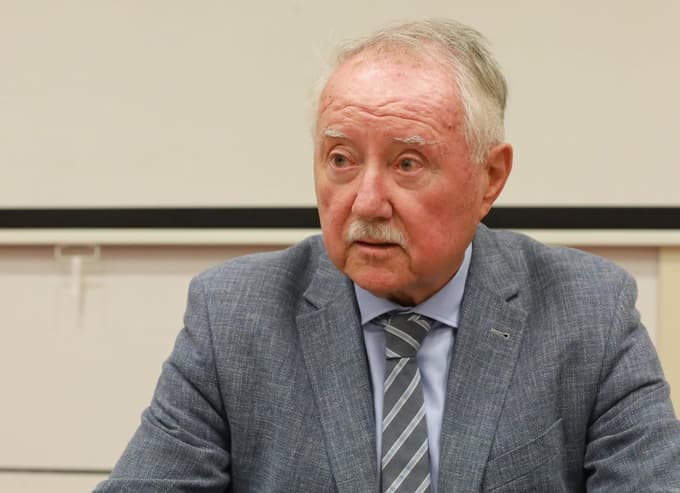 Umrl je diplomat Anton Bebler