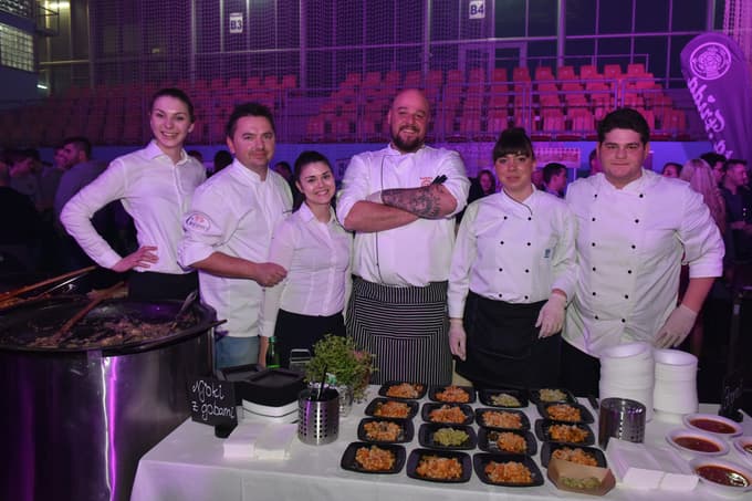 Najbolj seksi kuhar iz Masterchefa: Vsi želijo ustvarjati pikice pokice
