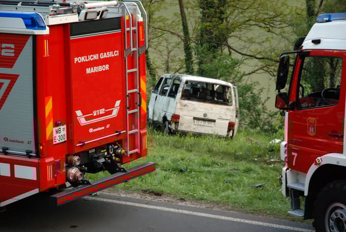 Sveti Boštjan: Po trčenju v drevo zapeljal v Dravo in umrl