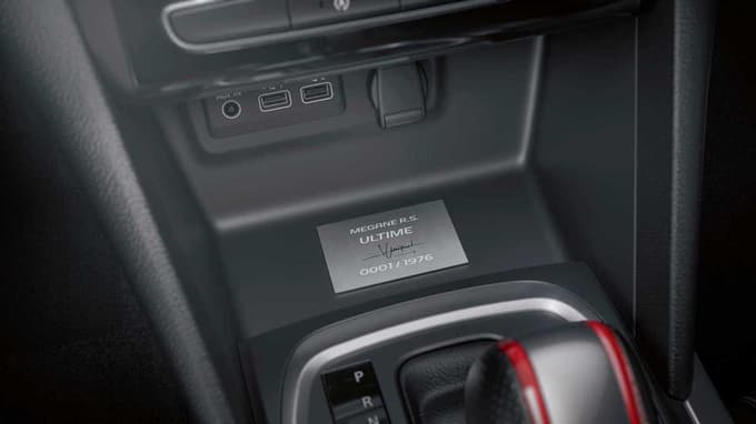 Vsak od 1976 primerkov bo dobil spominsko ploščico in številko.