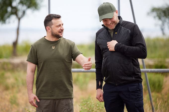 Ukrajinski predsednik Volodimir Zelenski in notranji minister Denis Monastirski 18. junija 2022 v Odesi.