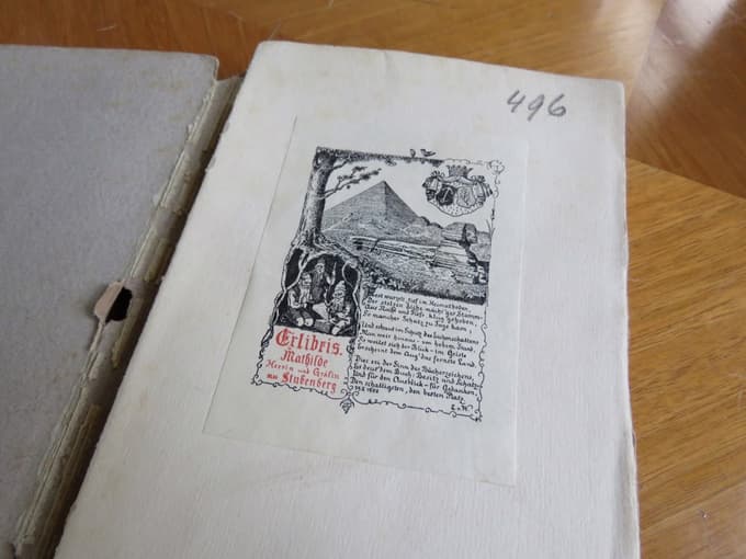 Knjižnica Ivana Potrča Ptuj razstavlja ex librise, posebne označevalce knjig