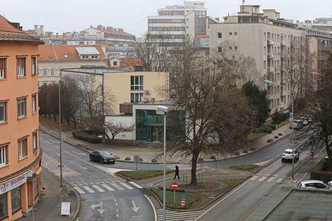 Na mestu ob Dvořakovi ulici, kjer stoji dotrajani objekt (nekoč je bil tu CSD), JMSS Maribor načrtuje rušitev in gradnjo nove večstanovanjske stavbe.