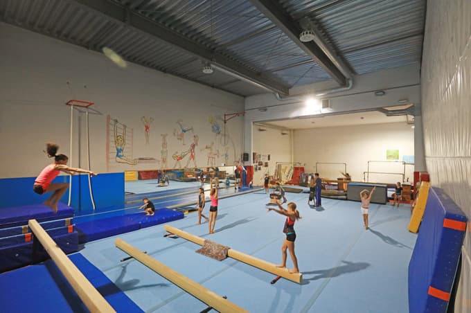 Nadobudne gimnastičarke ŠD Studenci med vadbo