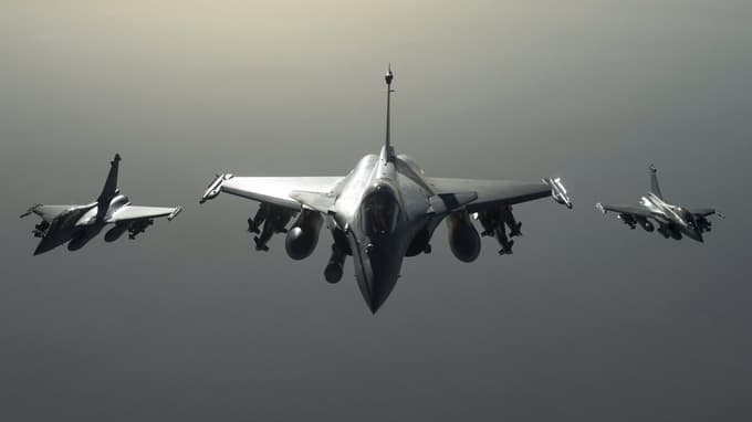Ukrajina bo morala na francoske lovske bombnike Rafale in druga vojaška letala še počakati. Če jih bo sploh kdaj dobila ...