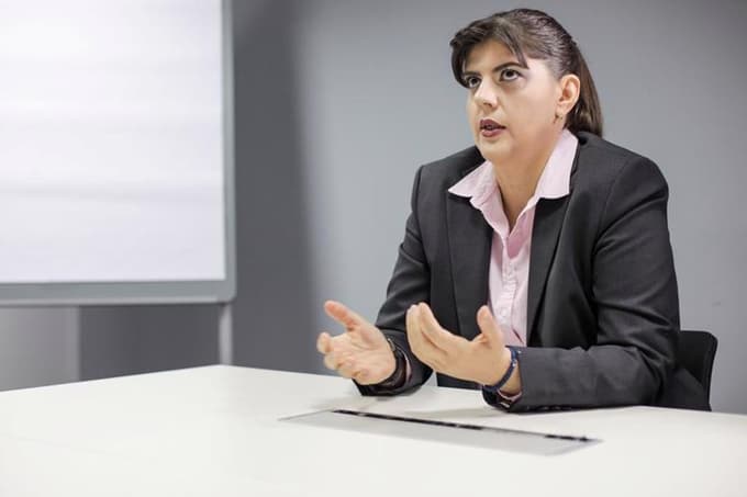 Laura Kövesi, ki je bila imenovana za prvo evropsko glavno tožilko, konec leta končuje svoj mandat.