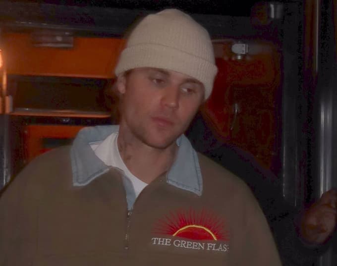 Utrujen in upadel: Kako zelo bolan je v resnici Justin Bieber? Ob odpovedi koncertov so oboževalci zaskrbljeni