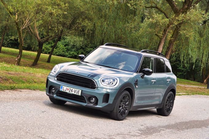 Countryman je s 4,3 metra dovolj prostoren za štiri odrasle.