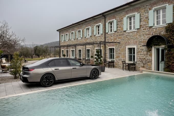 Z novo serijo 7 ni več dveh različnih dolžin, ampak le enotna
z medosno razdaljo 3,21 metra. 