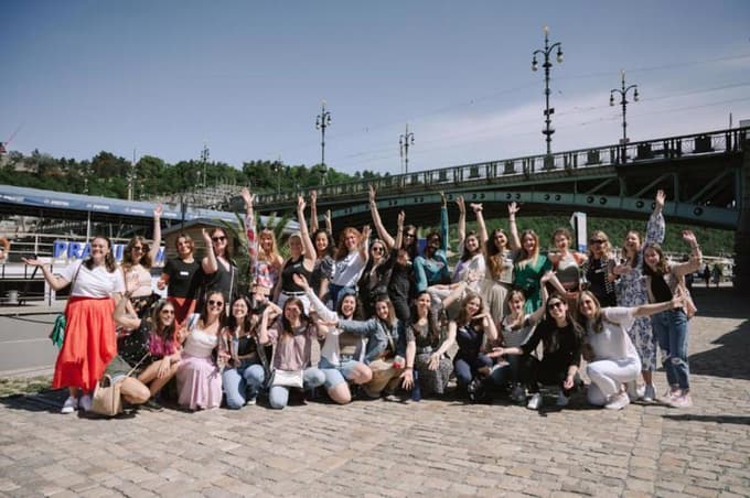 Razvoj veščin za opolnomočenje žensk v digitalni dobi