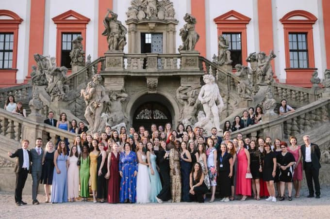 Razvoj veščin za opolnomočenje žensk v digitalni dobi