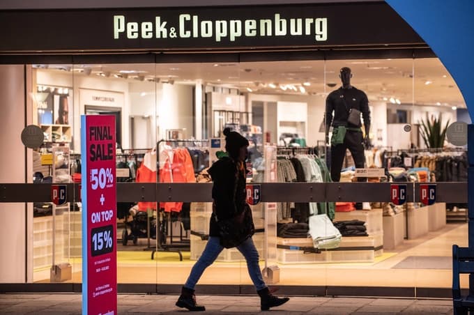 Peek & Cloppenburg je zrasel v času, ko so nemška območja za pešce cvetela, in tedaj je bil koncept velikih, arhitekturno prefinjenih blagovnic uspešen, a le dokler so bile te nakupovalne ulice polne.