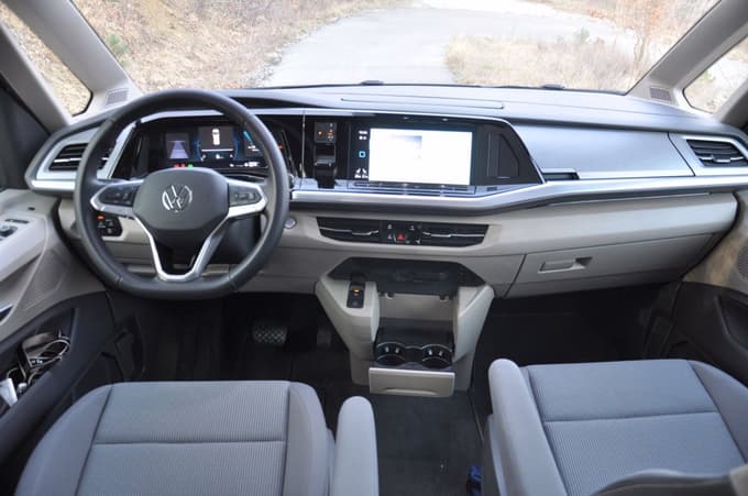 Voznikovo okolje je digitalizirano, urejeno, funkcije pa enostavno dostopne.