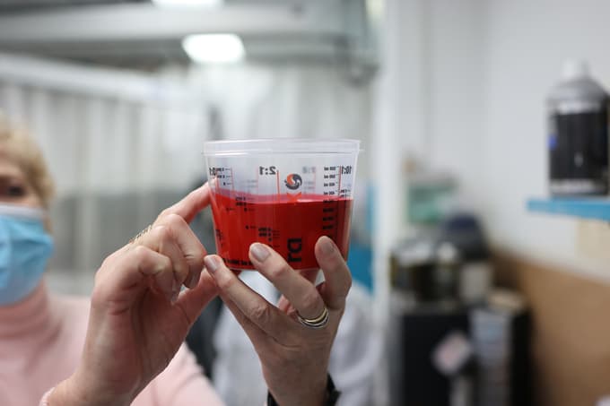 V ospredju je segment avtoreparaturnih premazov, eno največjih in strateško najpomembnejših področij podjetja.