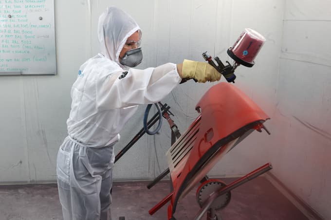 (FOTO in VIDEO) Testni center barv Helios TBLUS: Trajnost je zapoved, inovativnost usmeritev