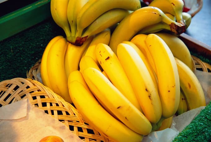 Kaj se zgodi s telesom, če pojemo samo eno banano na dan? Presenečeni boste ...