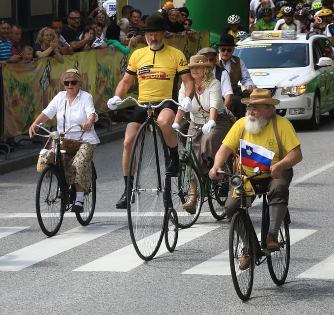 Vsi na kolesu, od dveletnikov do babic in dedkov