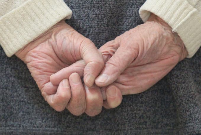 Upokojenci, po pokojnine tokrat raje ne v poslovalnice