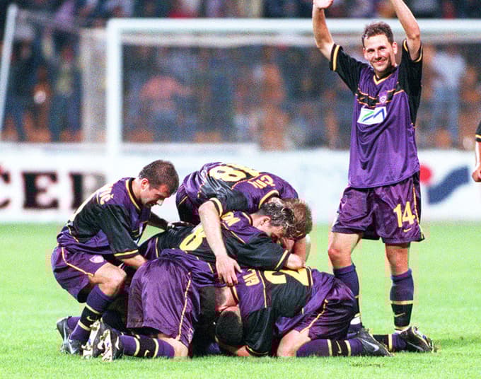 Pionirji slovenskih ekipnih športnih presežkov - NK Maribor Teatanic se je avgusta 1999 prebil v ligo prvakov, temu je novembra sledila prva uvrstitev reprezentance na EP.