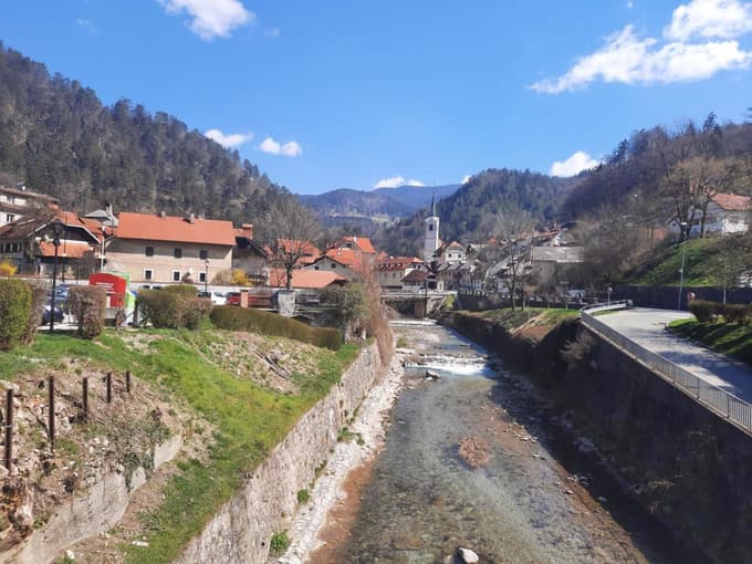 Skozi Tržič teče reka Tržiška Bistrica