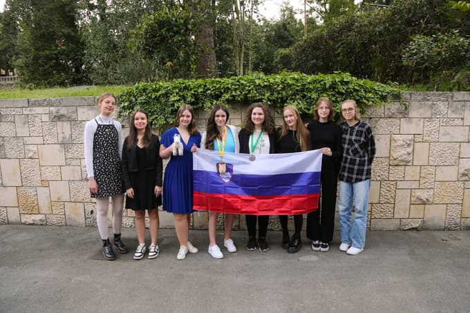 Slovenska ekipa matematičark na olimpijadi v Portorožu