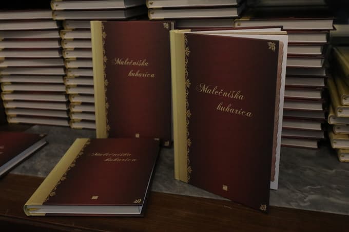 Članice Društva malečniških gospodinj so recepte preizkusile in prevedle v sodobni jezik. Nastala je Malečniška kuharica.
