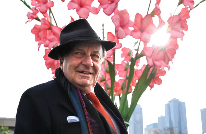 Umrl avstralski komik Barry Humphries, znan po liku legendarne Edne