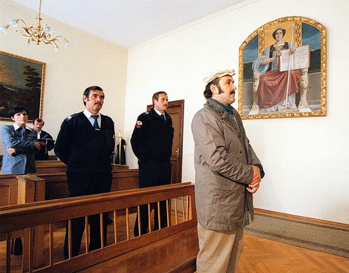 Smrtna kazen je bila izrečena Metodu Trobcu zaradi umora petih žensk. A nato spremenjena v zaporno kazen.