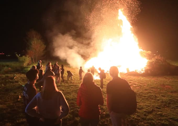 Material za kres so dovozili krajani.