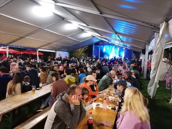 (FOTO) Lidija Jerkič na kresovanju na Rožniku: Ni razloga, da prvi maj ni rdeč!