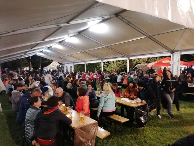 (FOTO) Lidija Jerkič na kresovanju na Rožniku: Ni razloga, da prvi maj ni rdeč!