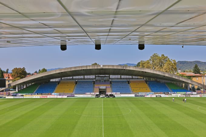 Po izgradnji novih tribun v Ljudskem vrtu leta 2008 je zahodna tribuna ostala bolj ali manj takšna, kot je bila zgrajena leta 1962, v zadnjih letih so opravljali le najnujnejša obnovitvena dela.