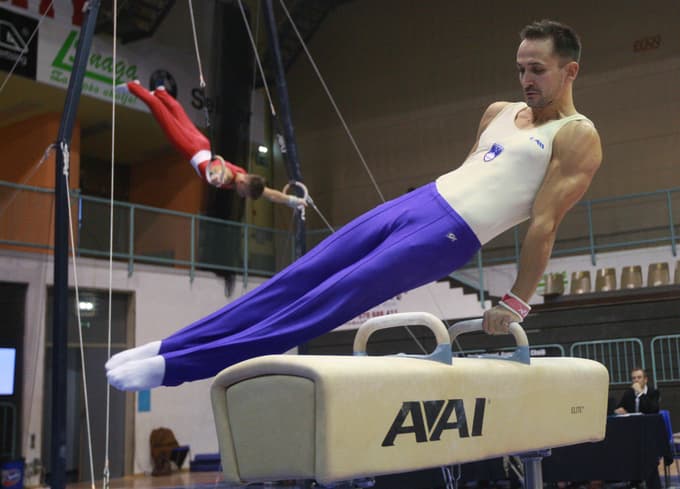 V dvorano še ne sme, v dnevni sobi pa bi se Sašo Bertoncelj težko vrtel na konju z ročaji.