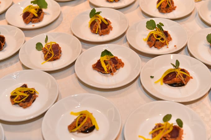 Jadranska tuna z majonezo in bučnim oljem, kreacija Jorga Zormana, Atelje Ljubljana