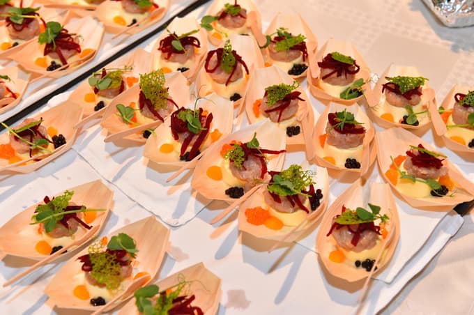 Koruzna panakota s postrvo, kreacija Uroša Gorjanca iz Gostilne Krištof, Predsolje pri Kranju.