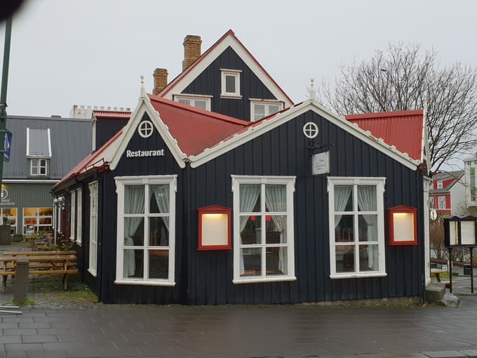 Laekjarbrekka, ena najboljših restavracij v Reykjaviku, je na zunaj zelo nevpadljiva.