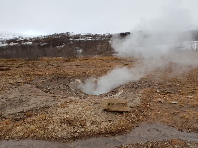 Gejzir kot naravni pojav je dobil ime po islandskem Geysirju.