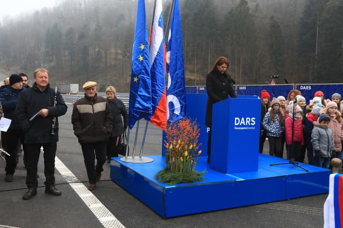 Na odprtje nove podravske avtoceste A4 med Draženci in Gruškovjem je bila osrednja govornica ministrica za infrastrukturo Alenka Bratušek.
