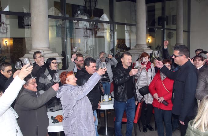 Slavje med privrženci Aleša Bržana.