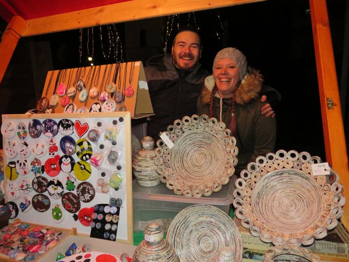 Andy Smuk in Eva Okorn: tudi jaslice sta naredila iz časopisnega papirja