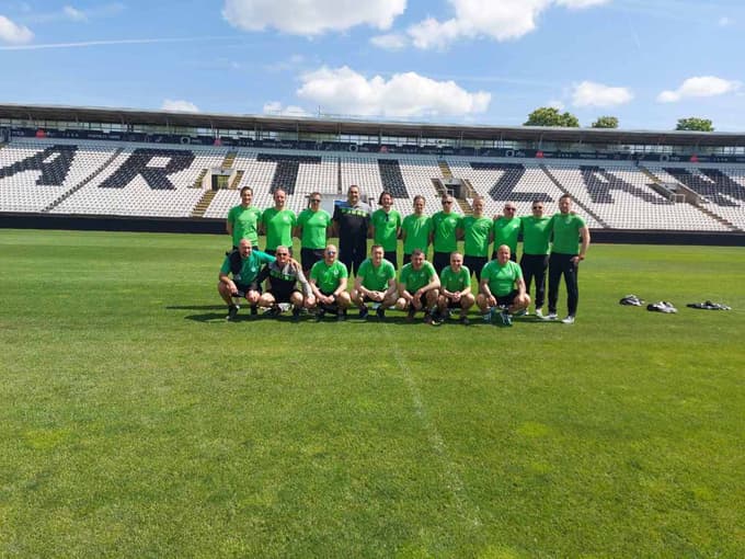 Veterani Pohorja so se sprehodili tudi po zelenici kultnega stadiona JNA.