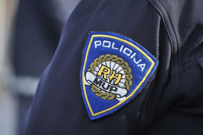 Petišovci, mejni prehod, carina, šengen, metanje kape v Muro, hrvaška policija, MUP