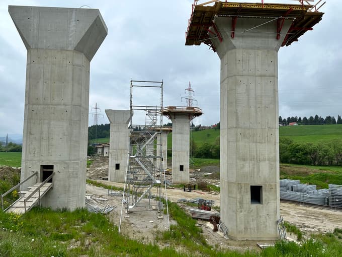 Kazanje mišic ali tekmovanje, kdo bo počasneje (z)gradil 3. razvojno os?