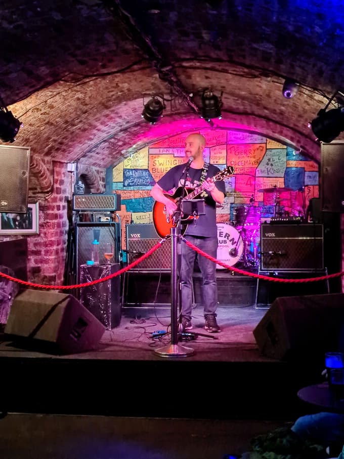 Sveta tla. Pravi The Cavern Club še vedno vsak dan gosti koncerte obetavnih glasbenikov.