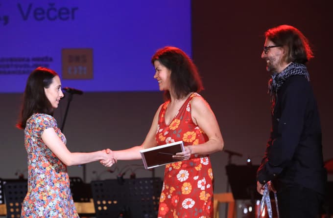 Klara Širovnik in člana komisije Špela Kuralt in Uroš Škerl Kramberger 