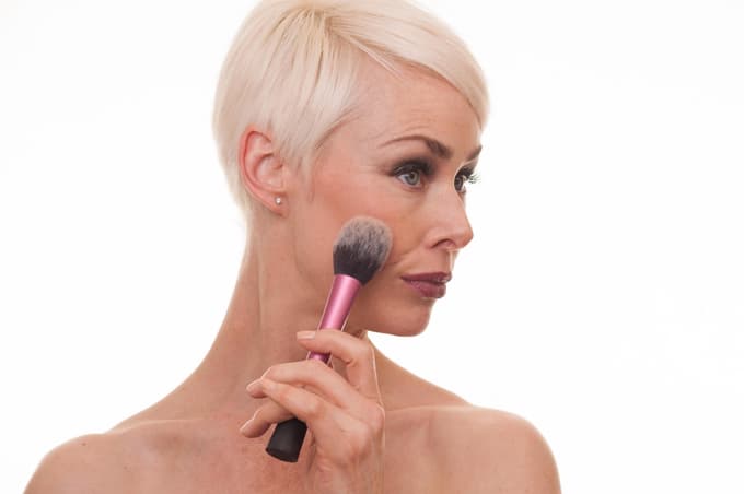 Ličenje v zrelih letih: Nič ne postara ženske bolj kot debel sloj maskare