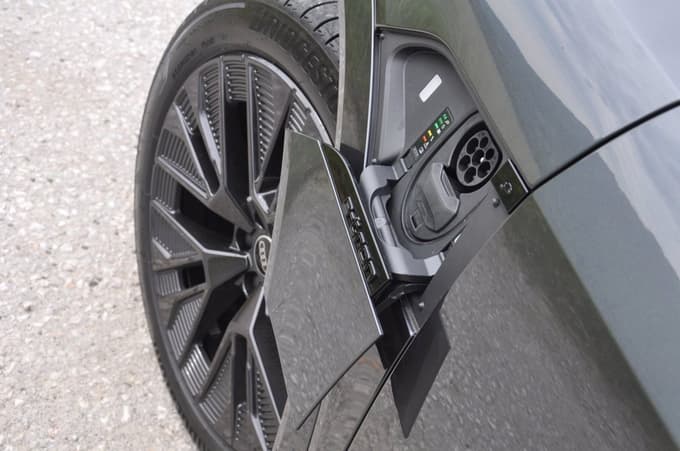 Najvišja moč polnjenja je 170 kW. 