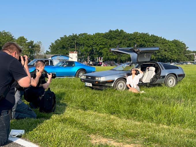 (FOTO) Ameriški avtomobili, rock'n'roll in pin-up-dekleta zasedli mariborsko športno letališče